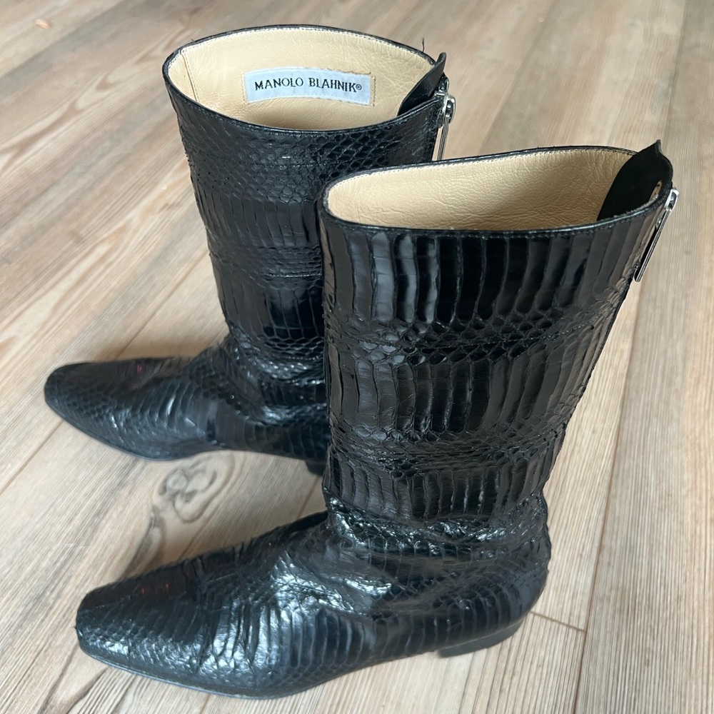 Manila Blahnik 7.5 water snake flat black boots